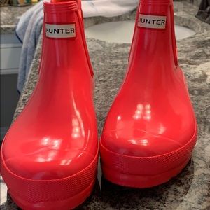 Like new Hunter Chelsea gloss rain boots size 8